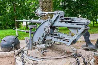 Rusya, Shlisselburg - 25 Temmuz 2013: bir savaş gemisinin uçaksavar silahının parçası. Büyük Savaş Müzesinin Yankıları
