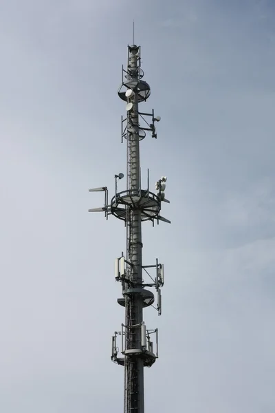 Telekomunikační anténa. — Stock fotografie