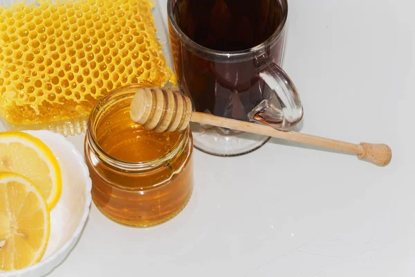 Madu Latar Belakang Sarang Lebah Madu Dalam Botol Kaca Dan — Stok Foto