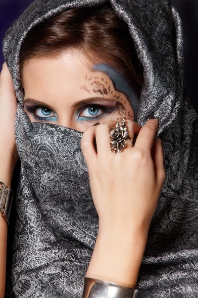 Geheimnisvolle muslimische Frau — Stockfoto