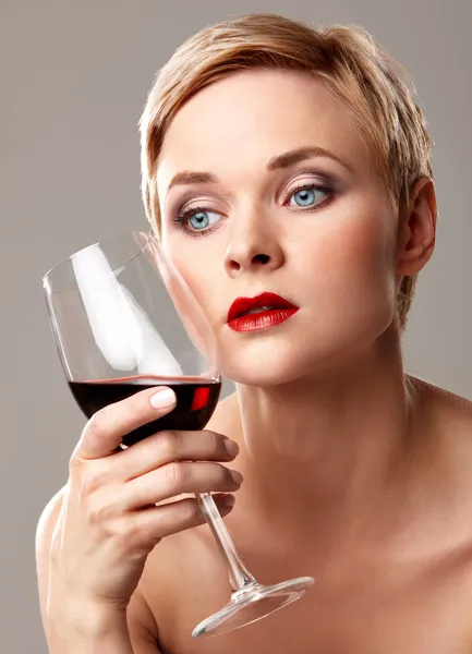Czerwone wino i czerwone usta — Zdjęcie stockowe