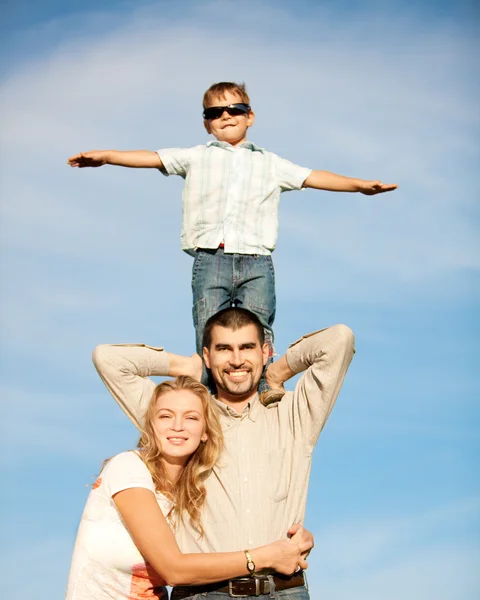 Familia feliz de tres — Foto de Stock