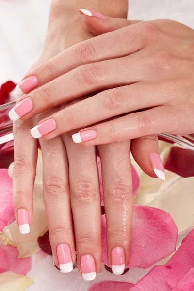 Manicura francesa rosa — Foto de Stock