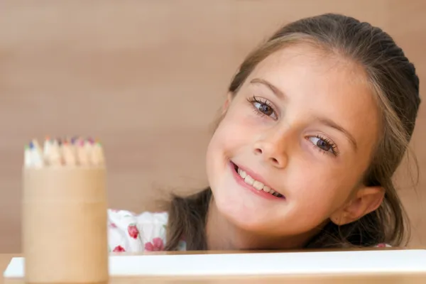 Écolière dans la salle de classe - retour à l "école — Photo