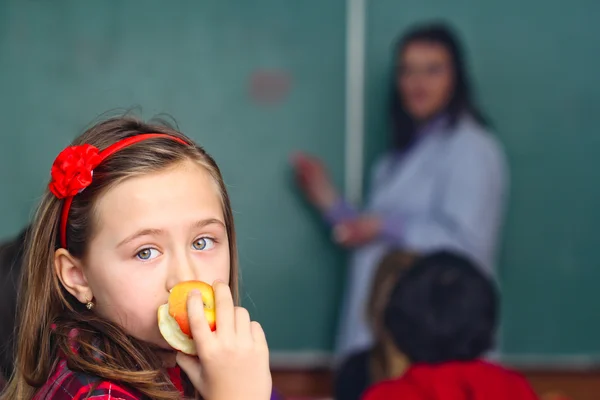 Barn i klassrummet — Stockfoto