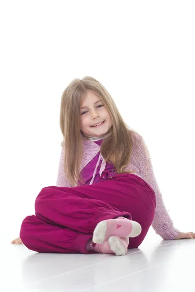 yere oturmak mutlu küçük kız