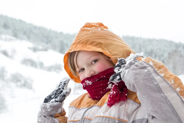 Little girl with skis in snowy mountain — Stock Photo, Image