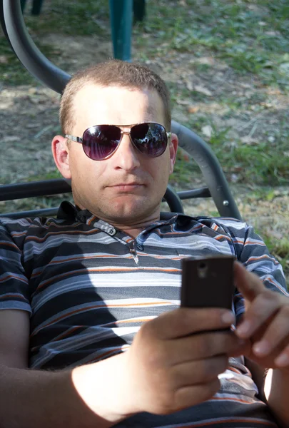 Young man using phone — Stock Photo, Image