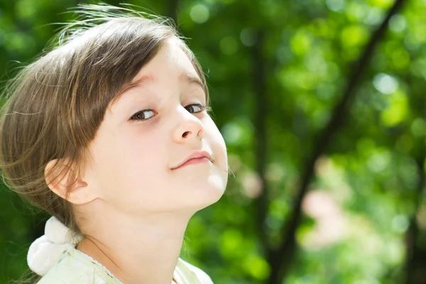 Pretty little girl looking up - outdoor photo — Stock Photo, Image