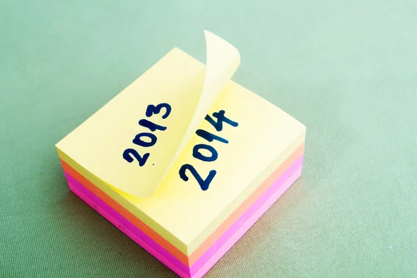 2014 - Notas pegajosas com ano novo e velho — Fotografia de Stock