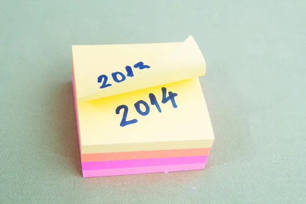2014 年 — — 粘滞便笺旧与新的一年 — Stockfoto