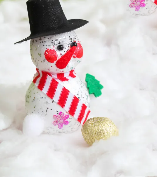 Pupazzo di neve e scatole regalo — Foto Stock