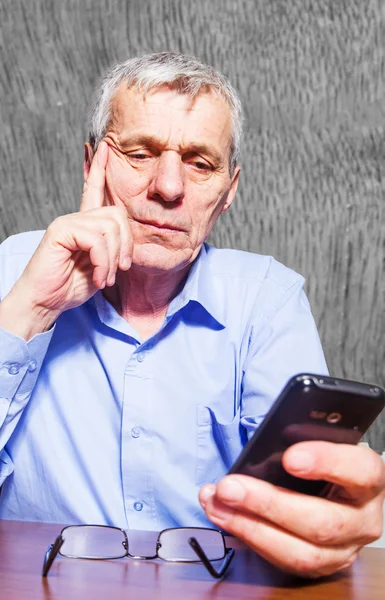 Volwassen zakenman heeft een probleem op het zijn werk — Stockfoto