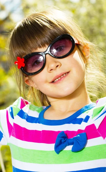 Adorable little girl wearing glasses. Spring time — Stock Photo, Image