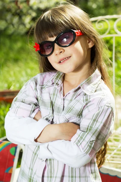 Adorable little girl wearing glasses. Spring time — Stock Photo, Image