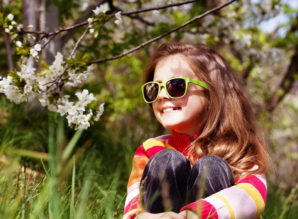 Little girl in spring — Stock Photo, Image