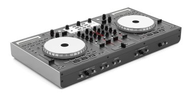 izole beyaz zemin üzerine siyah dj mixer denetleyicisi