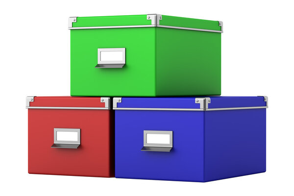 три цветные офисные картонные коробки изолированы на белом фоне
