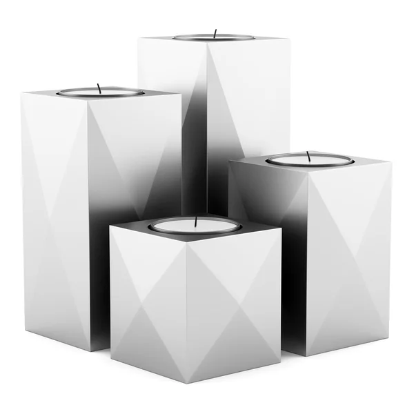 Quatre chandeliers métalliques avec bougies isolées sur fond blanc — Photo