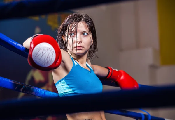 Girl boxer in boxing ring — Stock Photo, Image