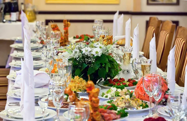 Table set for an event party or wedding reception — Stock Photo, Image