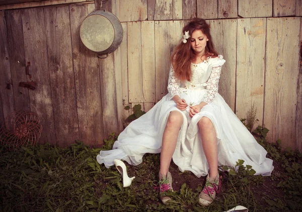 Einsame Braut eins mit ihren Lebensproblemen — Stockfoto