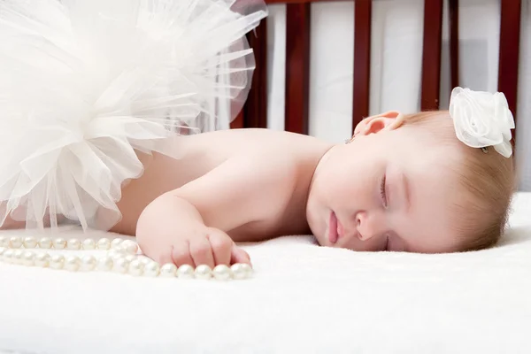 Retrato de cerca de un hermoso bebé dormido — Foto de Stock