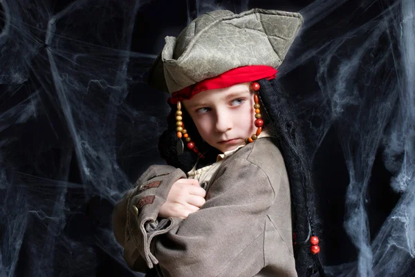 Kleine jongen dragen piraat kostuum — Stockfoto