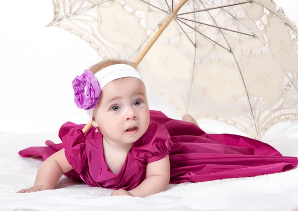 Portrait newborn baby lying in bed — Stock Photo, Image