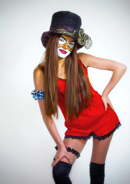 Ritratto di una ragazza clown con volto dipinto . — Foto Stock