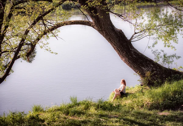 Beautiful happy young woman in the park on a warm summer day — Stock Photo, Image