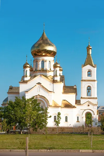 White church with gold domes — Stock Photo, Image