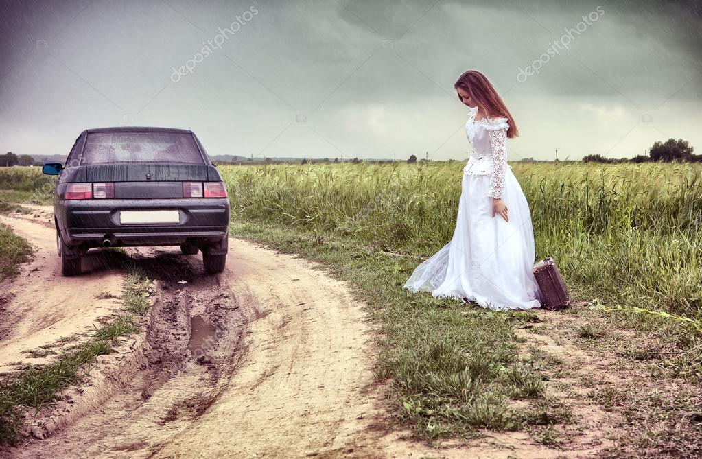 девушки старых дорог. девушки старых дорог. девушка едет на мотоцикле. девушка байкер. девушки старых дорог.