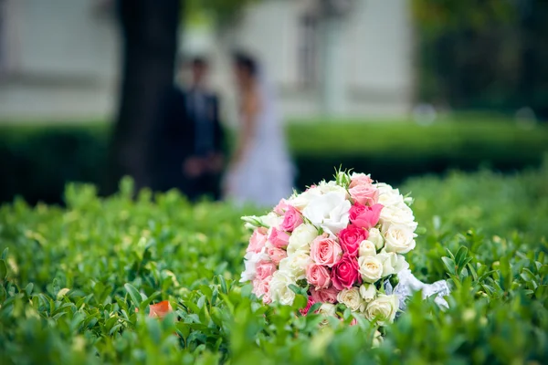 Boeket van de bruid-prachtige bruiloft bruiloft bloemen — Stockfoto