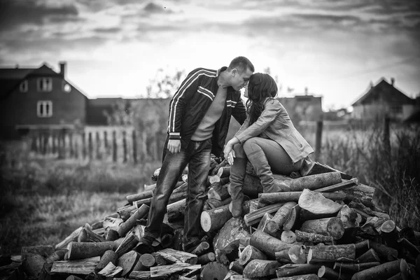 Pareja disfrutando otoño — Foto de Stock