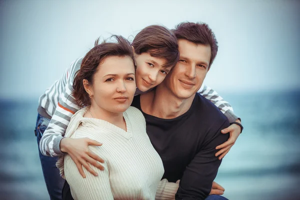 Familjen på stranden — Stockfoto