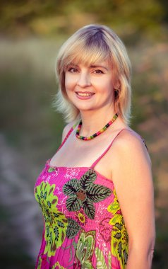 kadın yaz alanında