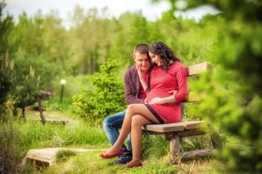 adamı sevmek hamile eşi