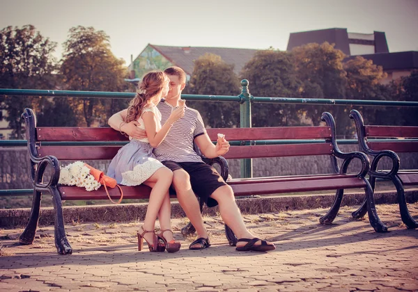 Amor jovem casal — Fotografia de Stock