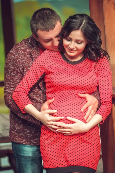 Hombre y mujer embarazada — Foto de Stock