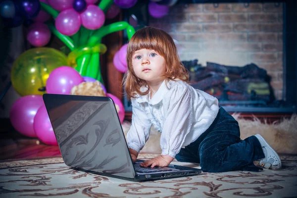 Baby girl  with laptop — Stock Photo, Image