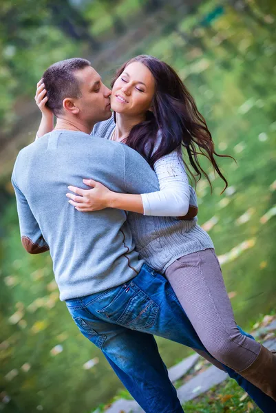 Couple in  autumn — Stock Photo, Image