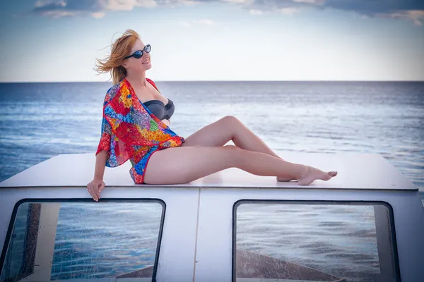 Girl on  boat — Stock Photo, Image