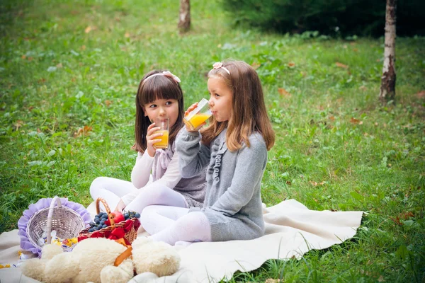 Girlfriends in park — Stock Photo, Image