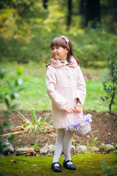 Niña en el parque — Foto de Stock