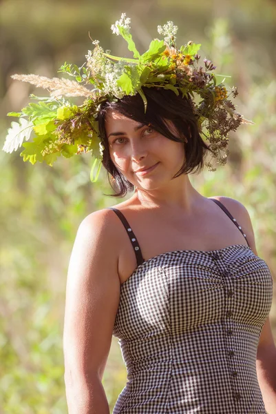Girl wearing  wreath — Stock Photo, Image