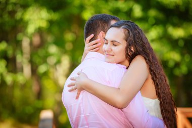 genç bir çift park