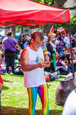 Buenos Aires, Arjantin, 07.11.2021: Buenos Aires 'teki OrgulloBA LGBT yürüyüşünün mutlu katılımcıları