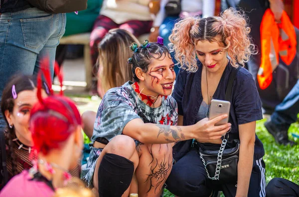 2021年11月7日 阿根廷布宜诺斯艾利斯 参加在布宜诺斯艾利斯举行的Orgulloba Lgbt游行的高兴人士 艺术节的示范服装 — 图库照片