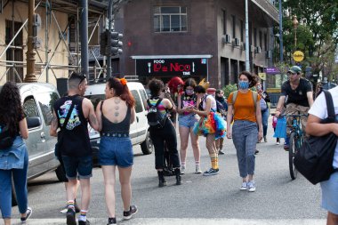 Buenos Aires, Arjantin, 07.11.2021: Buenos Aires 'teki OrgulloBA LGBT yürüyüşünün mutlu katılımcıları